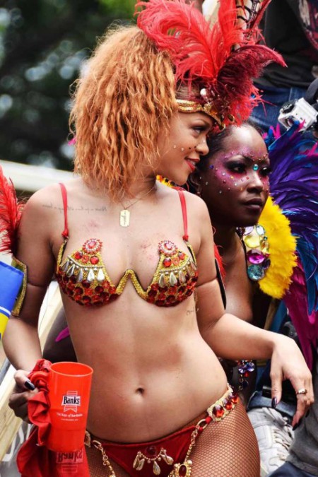 rihanna-bikini-parade