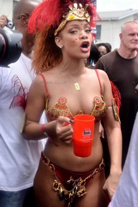 rihanna-bikini-parade