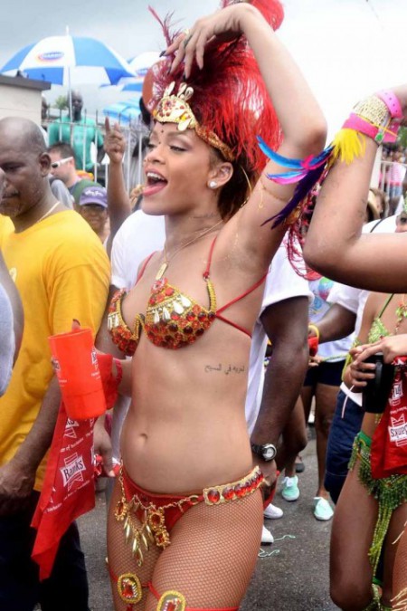 rihanna-bikini-parade
