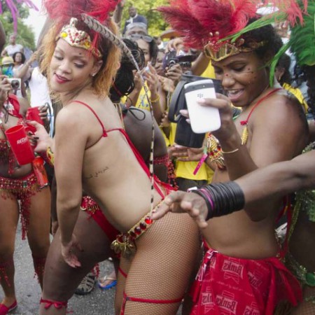 rihanna-bikini-parade