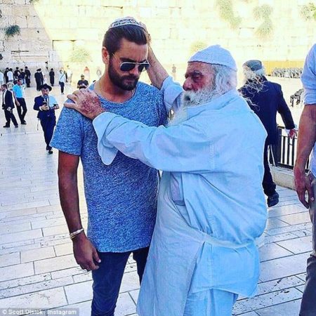 3643571E00000578-3689804-_Blessings_on_blessings_Scott_Disick_arrived_in_Jerusalem_and_em-a-28_1468492292015