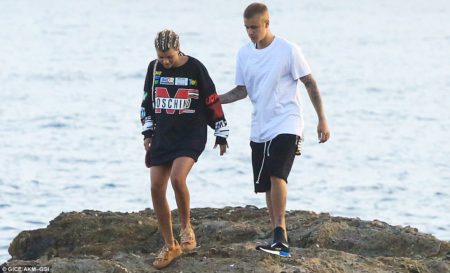 370ECBE700000578-3732475-Making_memories_Justin_made_sure_his_companion_did_not_slip_on_t-a-21_1470795087147