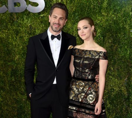 NEW YORK,  NY - JUNE 07: Actors Thomas Sadoski (L) and Amanda Seyfried attend the 2015 Tony Awards at Radio City Music Hall on June 7,  2015 in New York City. Dimitrios Kambouris/Getty Images for Tony Awards Productions/AFP == FOR NEWSPAPERS,  INTERNET,  TELCOS & TELEVISION USE ONLY ==