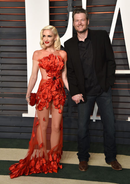BEVERLY HILLS,  CA - FEBRUARY 28: Recording artists Gwen Stefani (L) and Blake Shelton arrive at the 2016 Vanity Fair Oscar Party Hosted By Graydon Carter at Wallis Annenberg Center for the Performing Arts on February 28,  2016 in Beverly Hills,  California. (Photo by John Shearer/Getty Images)