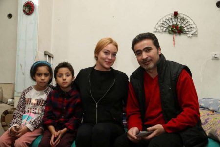ISTANBUL,  TURKEY - SEPTEMBER 26: Hollywood actress Lindsay Lohan (2nd R) poses with a Syrian refugee family at their house after the visit to a hospital built for Syrian refugees at Sultanbeyli suburb of Istanbul,  Turkey on September 26,  2016. (Photo by Stringer/Anadolu Agency/Getty Images)