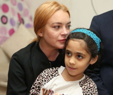 ISTANBUL,  TURKEY - SEPTEMBER 26: Hollywood actress Lindsay Lohan (L) hugs with a Syrian refugee girl at her house after the visit to a hospital built for Syrian refugees at Sultanbeyli suburb of Istanbul,  Turkey on September 26,  2016. (Photo by Stringer/Anadolu Agency/Getty Images)