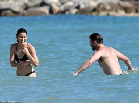 3a3d354100000578-3924454-still_in_the_honeymoon_phase_the_couple_who_married_in_2012_appe-m-118_1478802729265