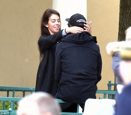 3aaca87b00000578-3963612-handy_real_madrid_star_ronaldo_accepted_an_embrace_from_his_late-a-11_1479897645158