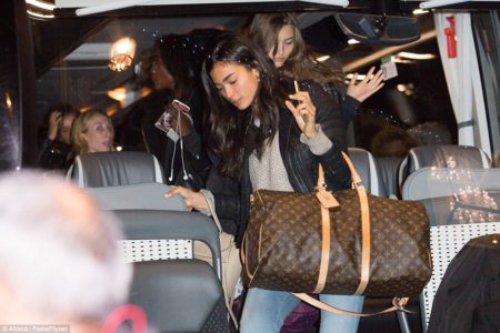 3acf773300000578-0-here_come_the_girls_lais_ribeiro_toted_her_designer_luggage_as_t-a-10_1480348343501