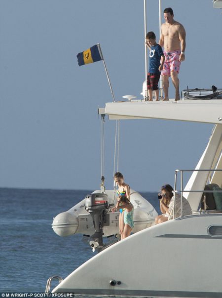 3bb1899300000578-4072408-luxury_liner_mark_and_rhea_delighted_in_an_afternoon_on_board_th-a-19_1482987314272