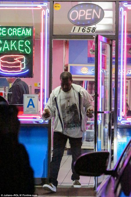 3cf22b4200000578-4202394-in_trouble_kanye_met_with_the_president_at_trump_tower_in_decemb-a-21_1486537265240