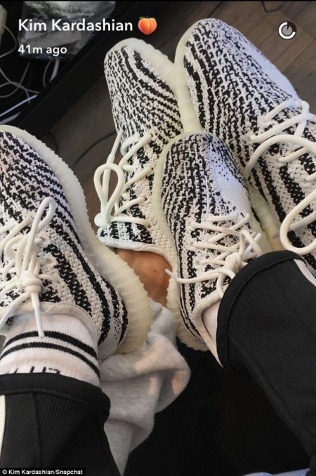 3da1033e00000578-4266620-matching_the_mother_and_son_duo_also_showed_off_their_new_yeezy_-a-3_1488272314344
