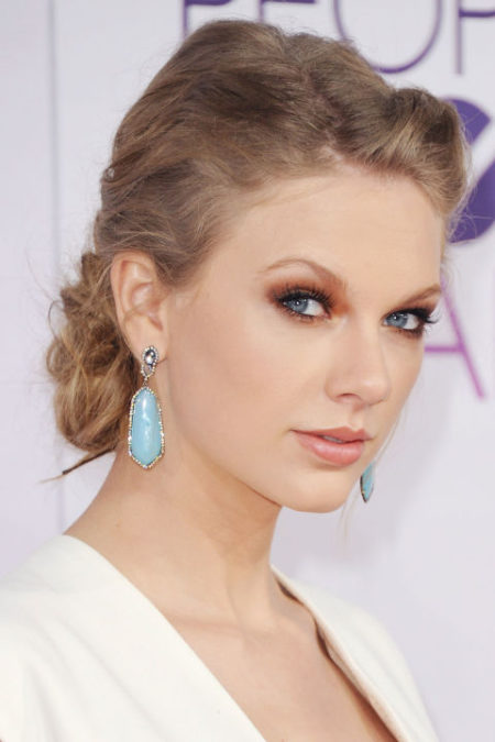 54bbfb223a3d7_-_hbz-taylor-swift-2013-january-2
