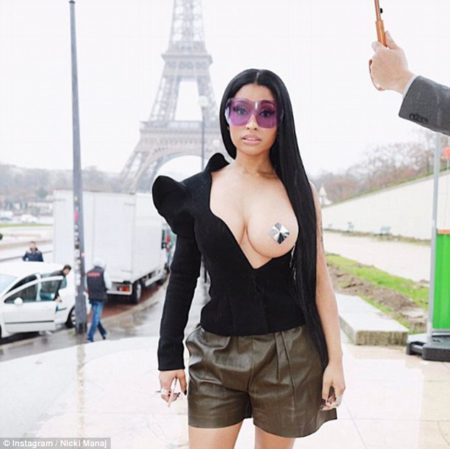 3df2072300000578-4281118-what_an_eiffel_nicki_also_documented_her_racy_look_on_social_med-a-22_1488657713258