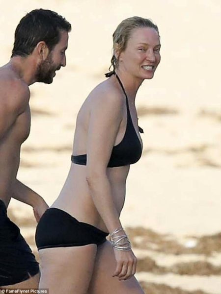 3edbf0eb00000578-4373194-coming_through_the_actress_smiled_as_she_stepped_onto_the_sand_i-a-14_1491161693557