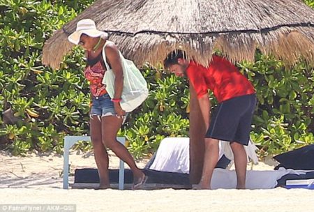 3f99320900000578-4445560-mom_to_be_pregnant_serena_williams_was_spotted_enjoying_a_mexica-a-11_1493156082112